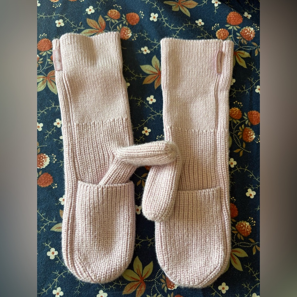 lululemon - mittens